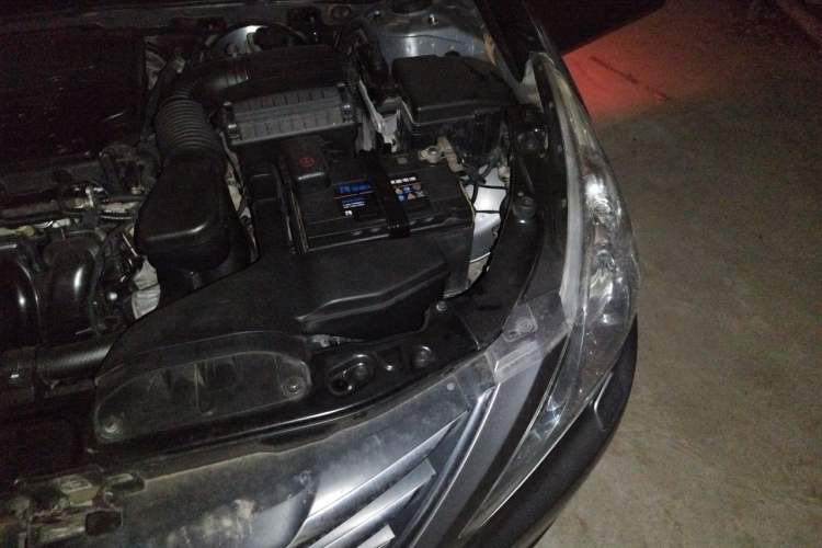 Used Hyundai Sonata 2013 2.4L Automatic Luxury Version China IV Standard Engine Bay Left