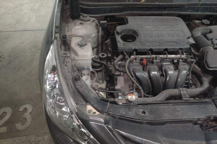 Used Hyundai Sonata 2013 2.4L Automatic Luxury Version China IV Standard Engine Bay Right