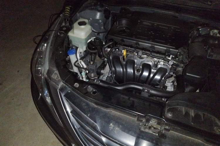 Used Hyundai Sonata 2013 2.4L Automatic Luxury Version China IV Standard Engine Bay Right