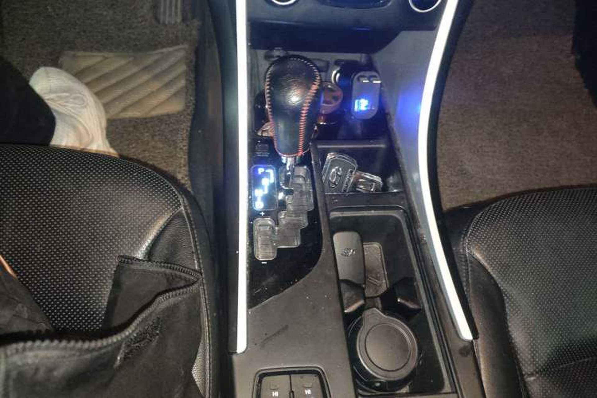 Used Hyundai Sonata 2013 2.4L Automatic Luxury Version China IV Standard Gear Lever