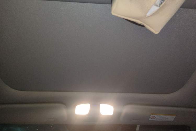 Used Hyundai Sonata 2013 2.4L Automatic Luxury Version China IV Standard Headliner