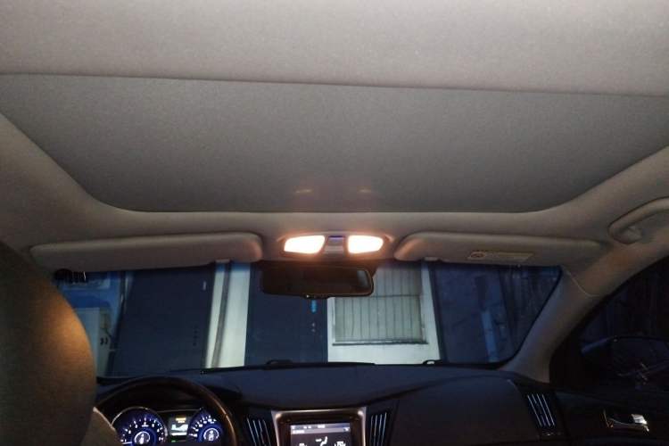 Used Hyundai Sonata 2013 2.4L Automatic Luxury Version China IV Standard Headliner