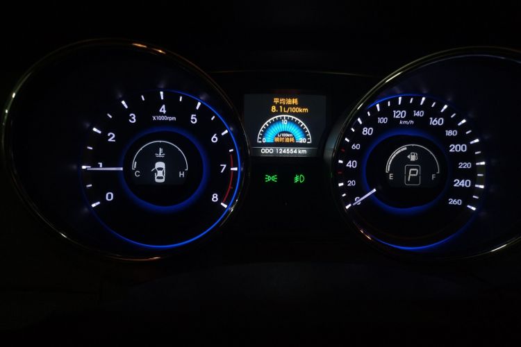 Used Hyundai Sonata 2013 2.4L Automatic Luxury Version China IV Standard Odometer Close Up