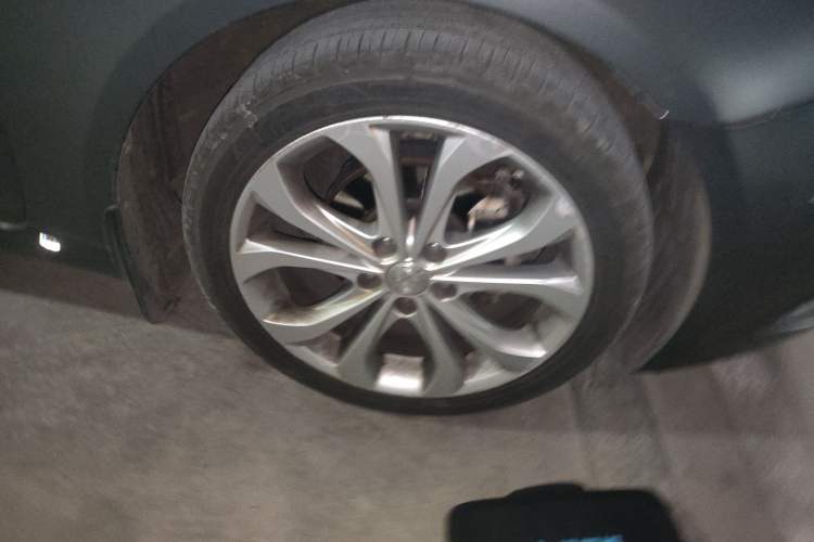 Used Hyundai Sonata 2013 2.4L Automatic Luxury Version China IV Standard Right Front Wheel Hub