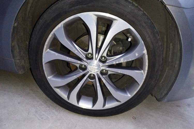 Used Hyundai Sonata 2013 2.4L Automatic Luxury Version China IV Standard Right Front Wheel Hub