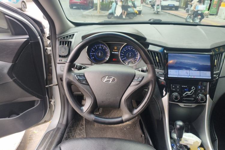 Used Hyundai Sonata 2013 2.0L Automatic Prestige Edition Steering Wheel