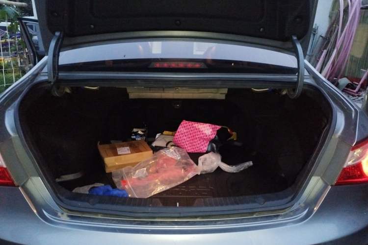 Used Hyundai Sonata 2013 2.4L Automatic Luxury Version China IV Standard Trunk