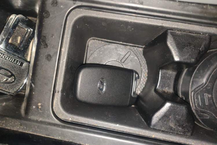 Used Hyundai Sonata 2013 2.4L Automatic Luxury Version China IV Standard Vehicle Key