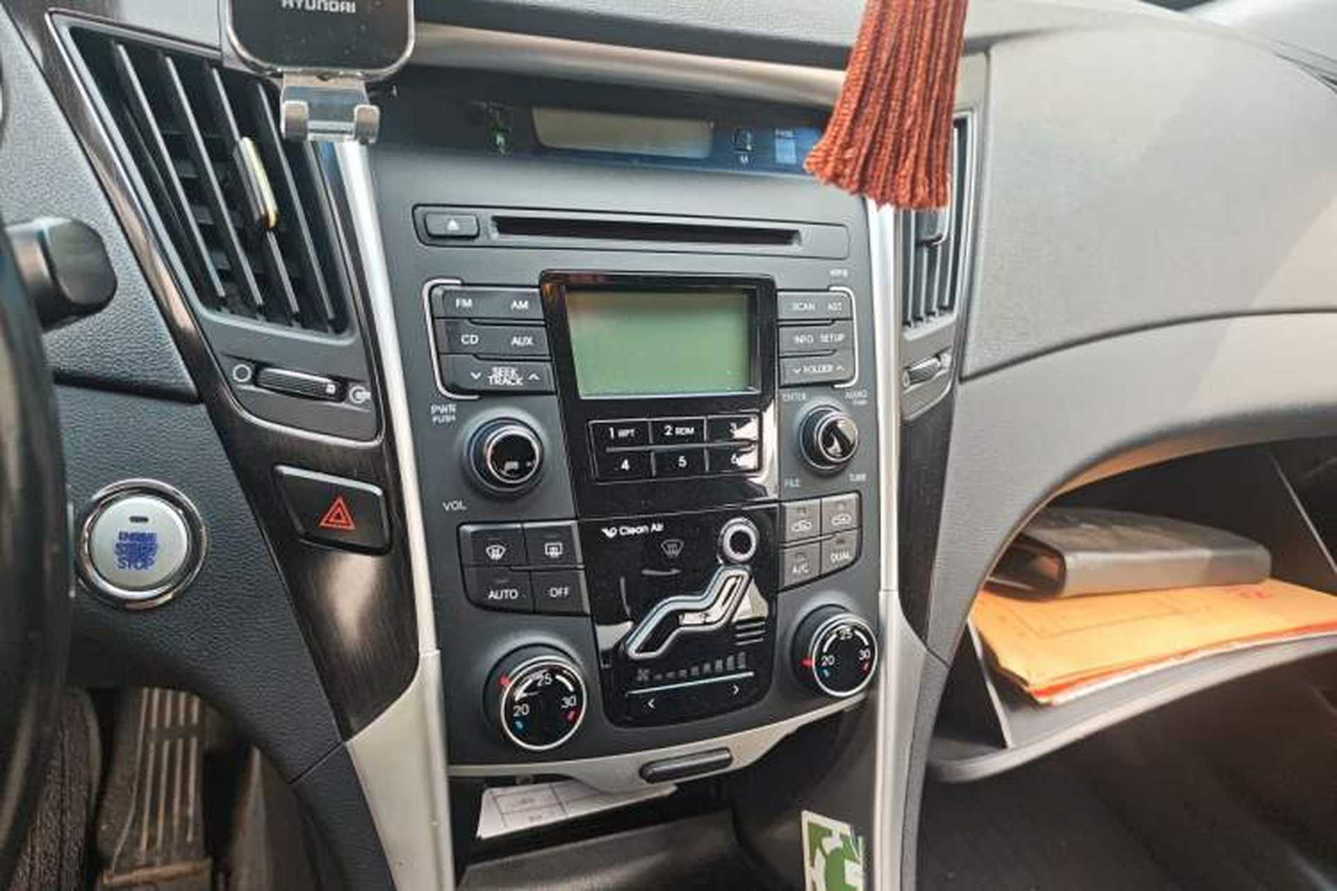 Used Hyundai Sonata 2013 2.0L Automatic Luxury Edition Audio And AC Panel
