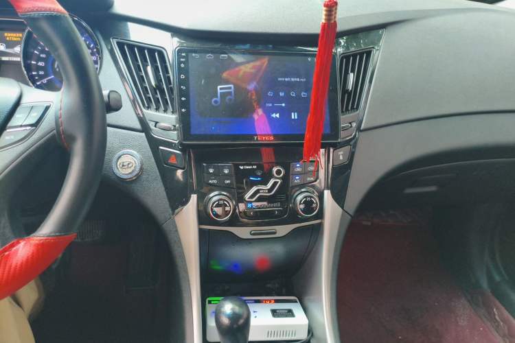 Used Hyundai Sonata 2013 2.0L Automatic Luxury Edition Audio And AC Panel