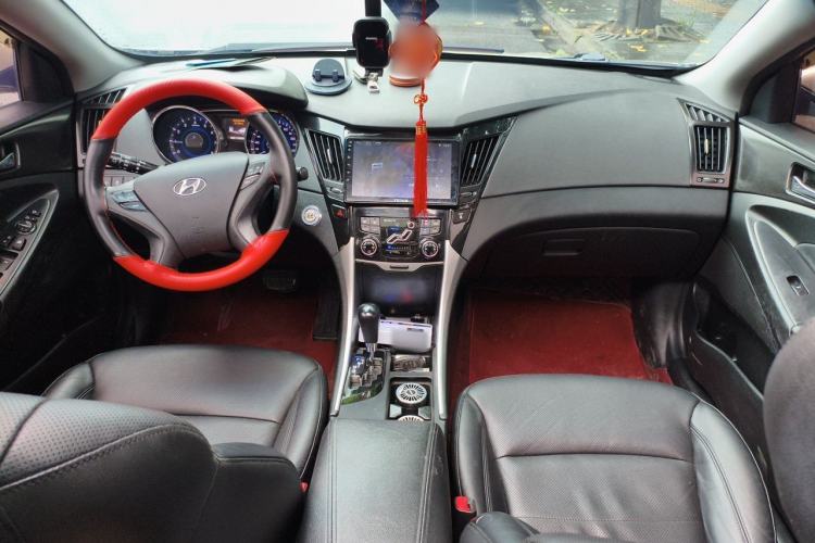Used Hyundai Sonata 2013 2.0L Automatic Luxury Edition Center Console