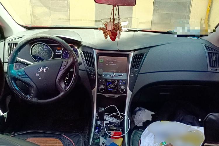Used Hyundai Sonata 2013 2.0L Automatic Leading Edition Center Console