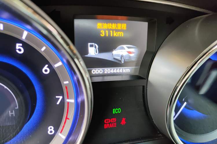 Used Hyundai Sonata 2013 2.0L Automatic Supreme Edition Odometer Close Up