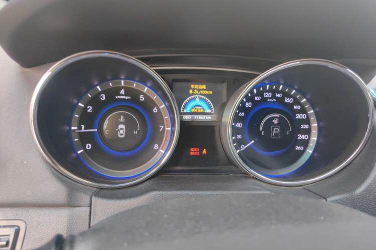 Used Hyundai Sonata 2013 2.0L Automatic Prestige Edition Odometer Close Up