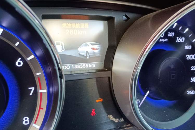 Used Hyundai Sonata 2013 2.0L Automatic Leading Edition Odometer Close Up