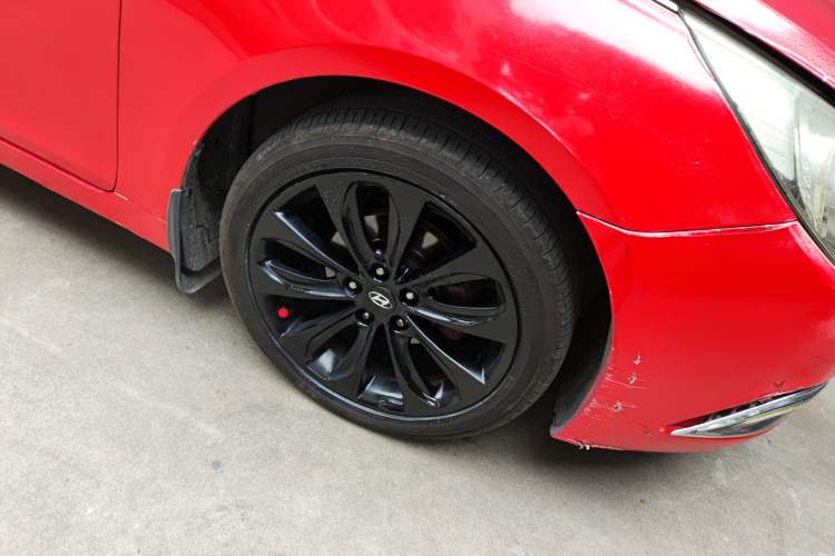 Used Hyundai Sonata 2013 2.0L Automatic Supreme Edition Right Front Wheel Hub