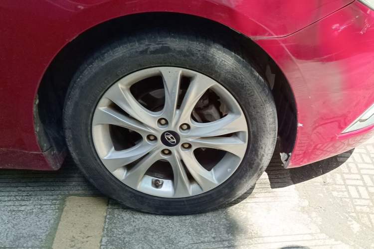 Used Hyundai Sonata 2013 2.0L Automatic Leading Edition Right Front Wheel Hub