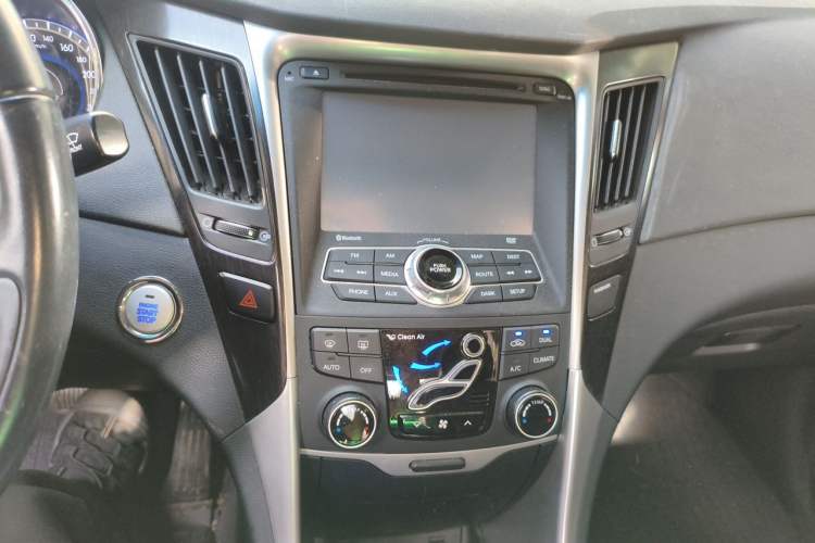Used Hyundai Sonata 2013 2.0L Automatic Prestige Edition Audio And AC Panel