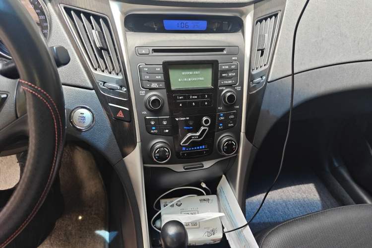 Used Hyundai Sonata 2013 2.0L Automatic Luxury Edition Audio And AC Panel