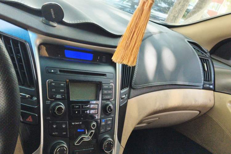 Used Hyundai Sonata 2013 2.0L Automatic Luxury Edition Audio And AC Panel