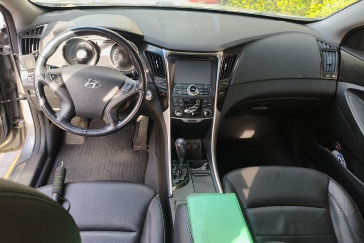 Used Hyundai Sonata 2013 2.0L Automatic Prestige Edition Center Console