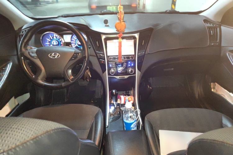 Used Hyundai Sonata 2013 2.0L Automatic Leading Edition Center Console