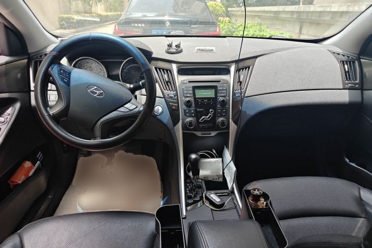 Used Hyundai Sonata 2013 2.0L Automatic Luxury Edition Center Console