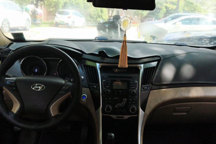 Used Hyundai Sonata 2013 2.0L Automatic Luxury Edition Center Console