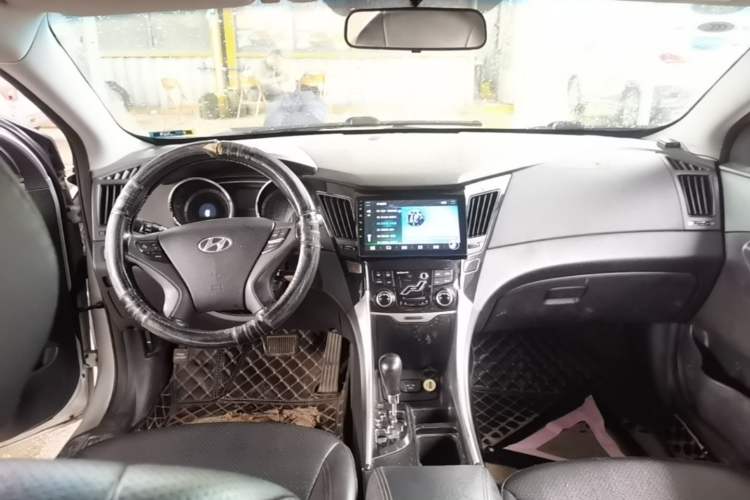 Used Hyundai Sonata 2013 2.0L Automatic Leading Edition Center Console