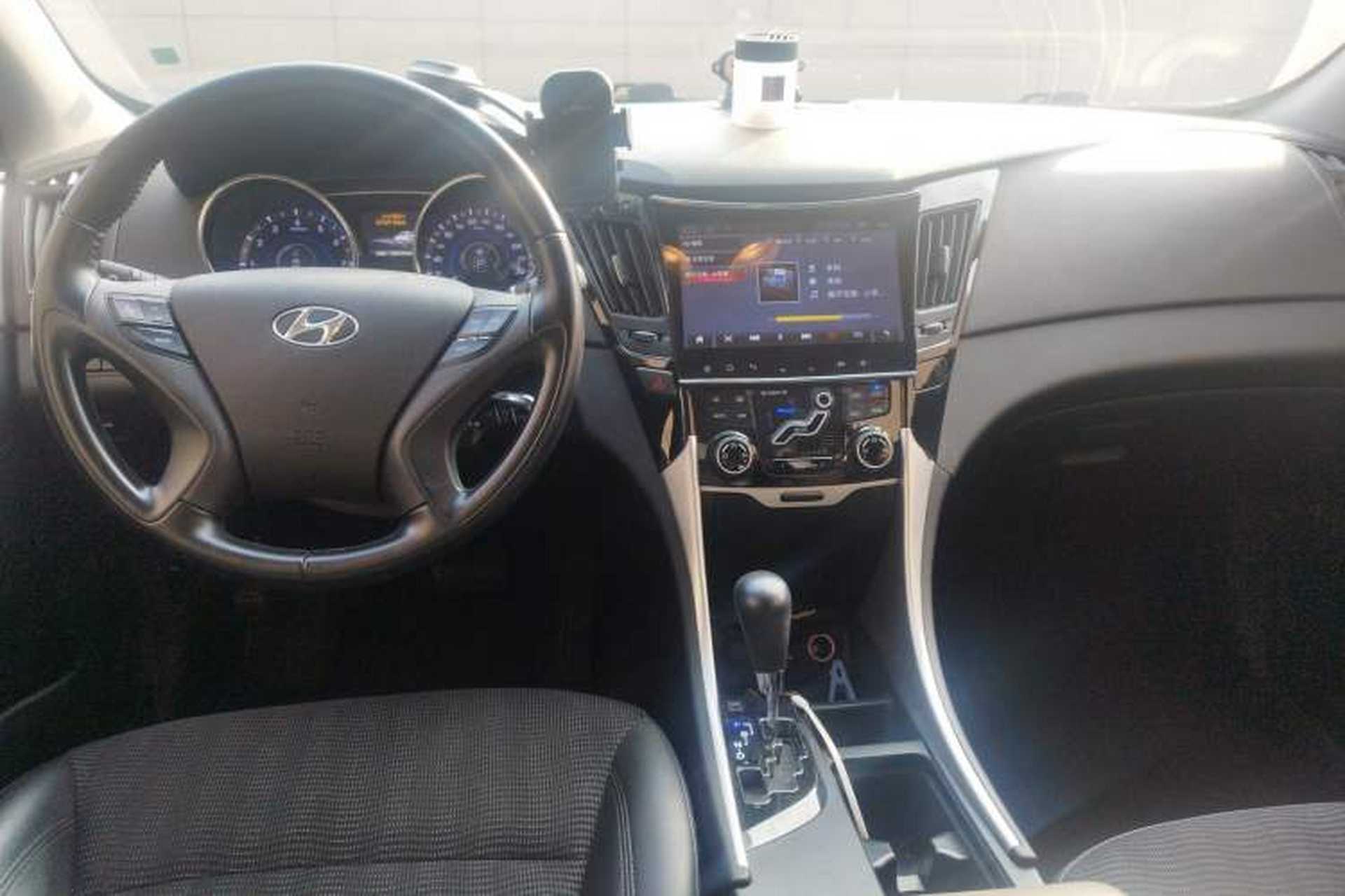 Used Hyundai Sonata 2013 2.0L Automatic Leading Edition Center Console