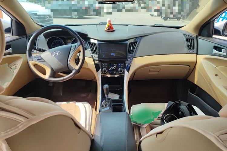 Used Hyundai Sonata 2013 2.0L Automatic Leading Edition Center Console