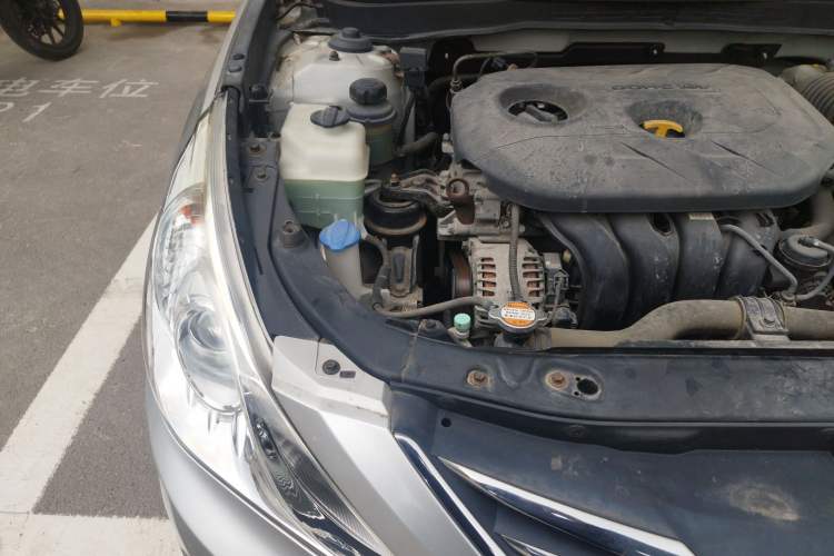 Used Hyundai Sonata 2013 2.0L Automatic Leading Edition Engine Bay Right