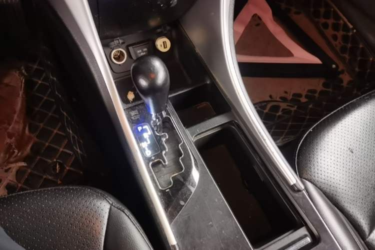 Used Hyundai Sonata 2013 2.0L Automatic Leading Edition Gear Lever