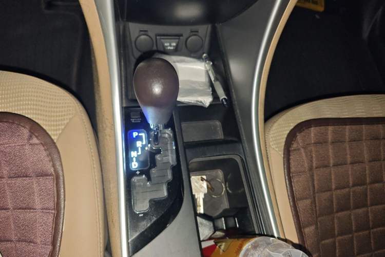 Used Hyundai Sonata 2013 2.0L Automatic Fashion Edition Gear Lever