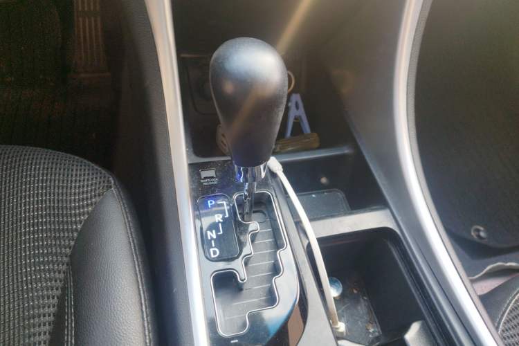 Used Hyundai Sonata 2013 2.0L Automatic Leading Edition Gear Lever