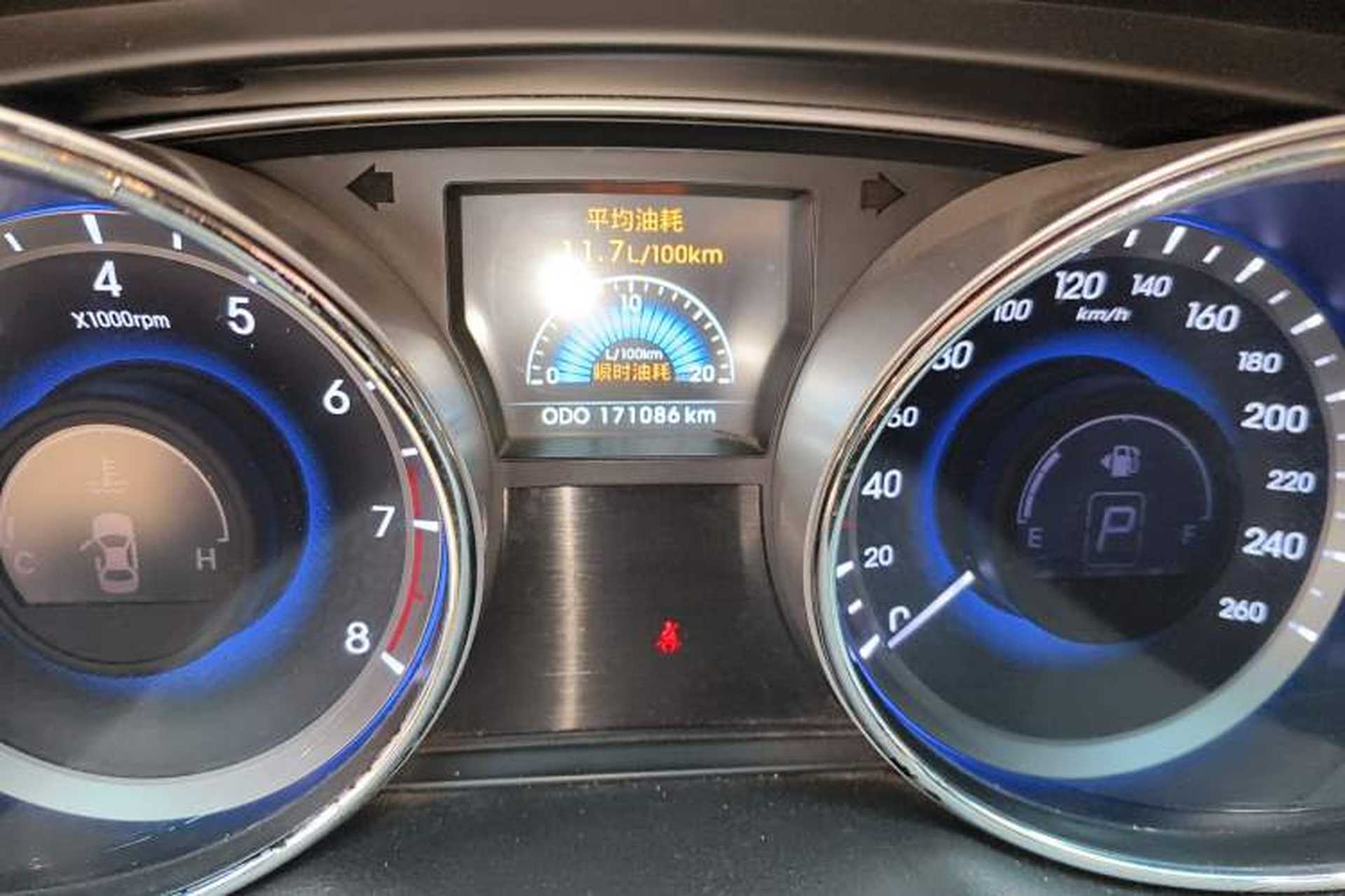 Used Hyundai Sonata 2013 2.0L Automatic Leading Edition Odometer Close Up