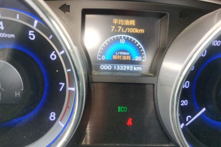 Used Hyundai Sonata 2013 2.0L Automatic Leading Edition Odometer Close Up