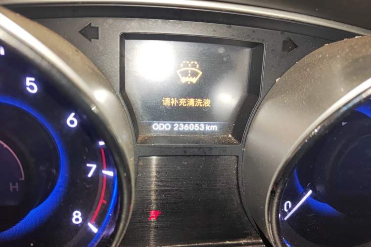 Used Hyundai Sonata 2013 2.0L Automatic Leading Edition Odometer Close Up