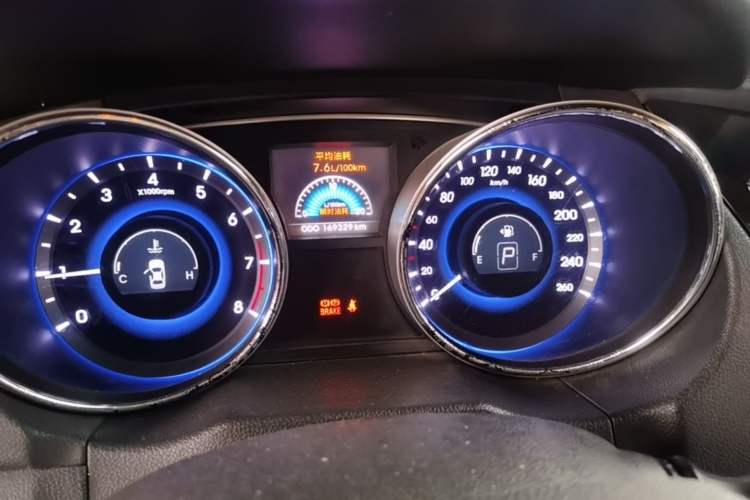 Used Hyundai Sonata 2013 2.0L Automatic Leading Edition Odometer Close Up