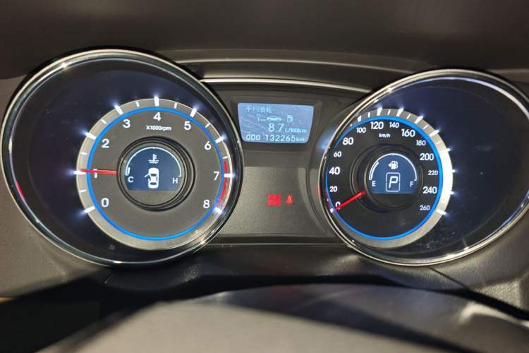 Used Hyundai Sonata 2013 2.0L Automatic Fashion Edition Odometer Close Up