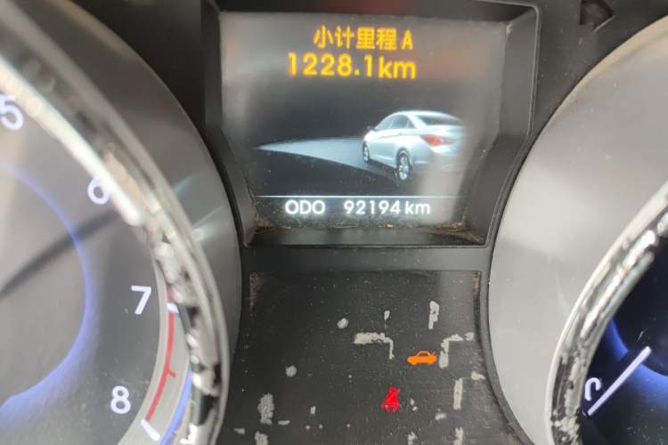 Used Hyundai Sonata 2013 2.0L Automatic Leading Edition Odometer Close Up