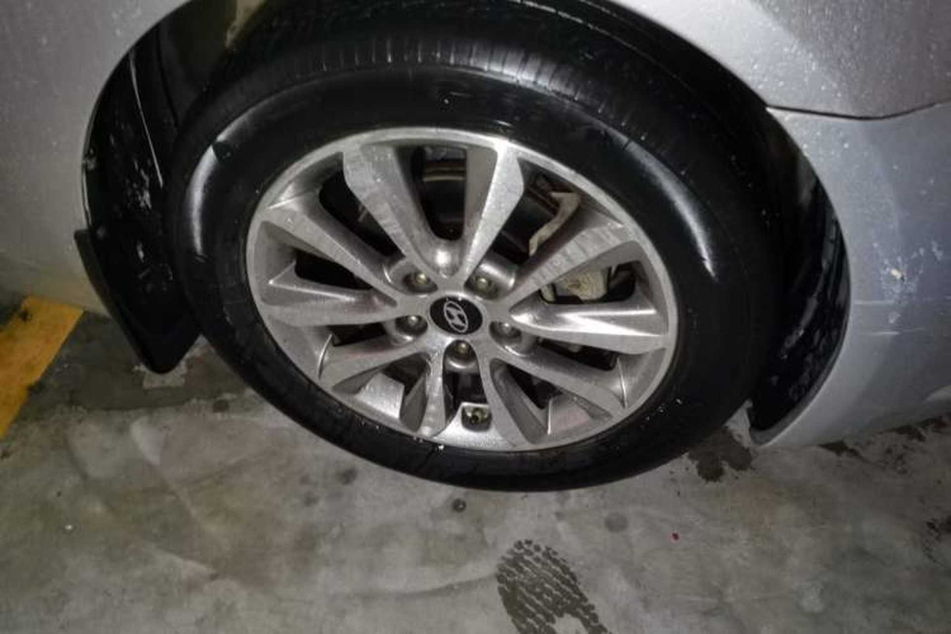 Used Hyundai Sonata 2013 2.0L Automatic Luxury Edition Right Front Wheel Hub