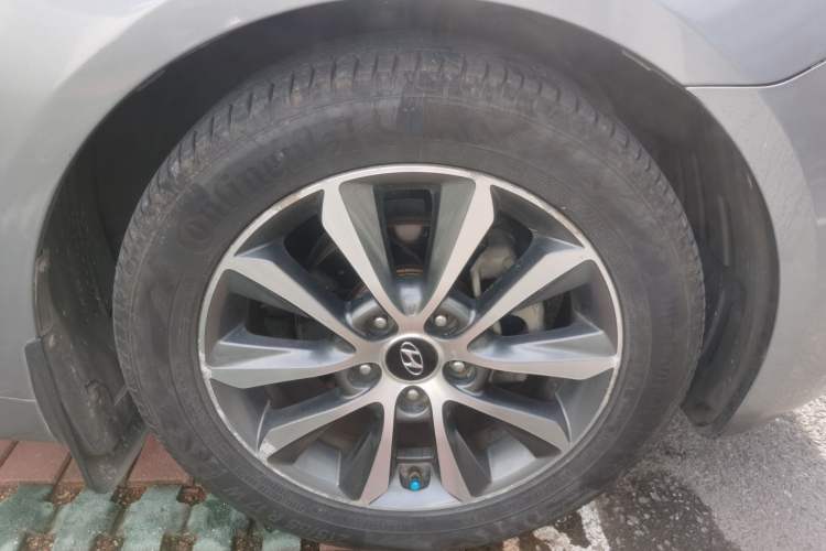 Used Hyundai Sonata 2013 2.0L Automatic Leading Edition Right Front Wheel Hub