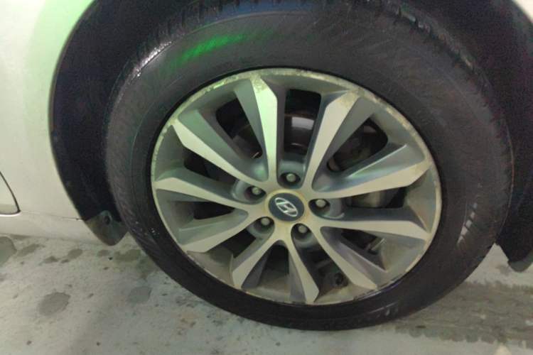 Used Hyundai Sonata 2013 2.0L Automatic Leading Edition Right Front Wheel Hub