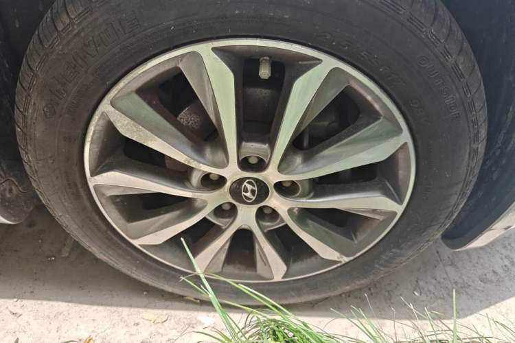 Used Hyundai Sonata 2013 2.0L Automatic Luxury Edition Right Front Wheel Hub
