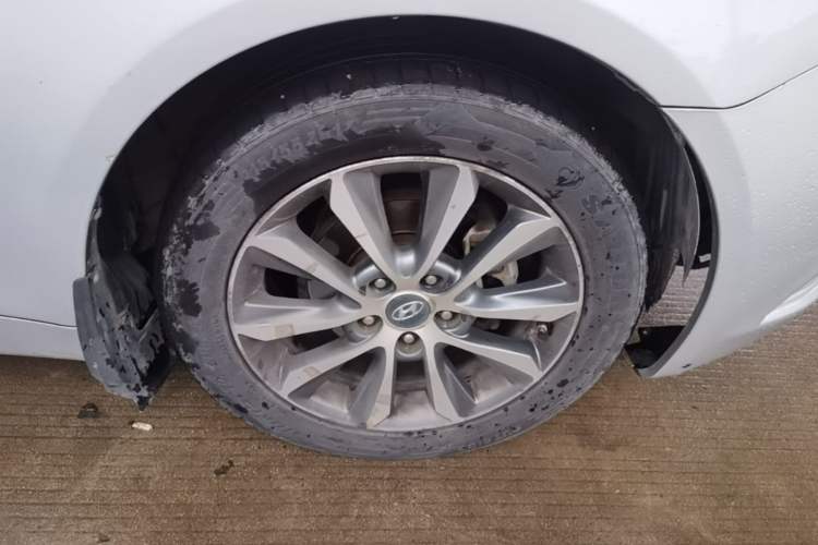 Used Hyundai Sonata 2013 2.0L Automatic Leading Edition Right Front Wheel Hub