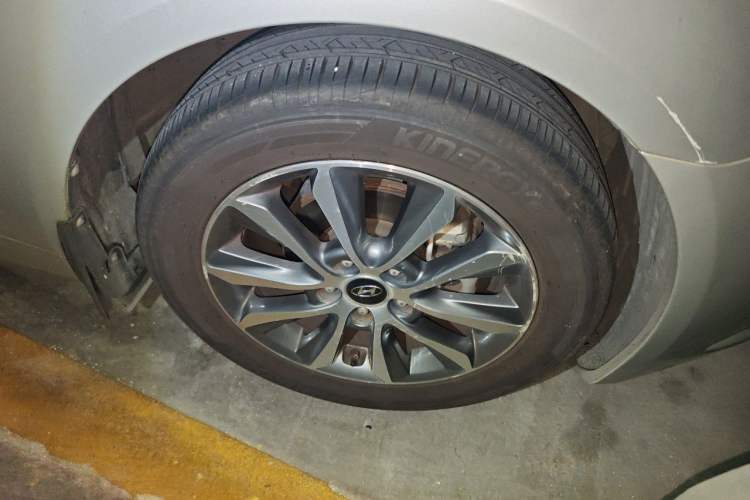 Used Hyundai Sonata 2013 2.0L Automatic Fashion Edition Right Front Wheel Hub