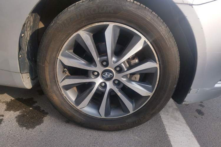 Used Hyundai Sonata 2013 2.0L Automatic Leading Edition Right Front Wheel Hub