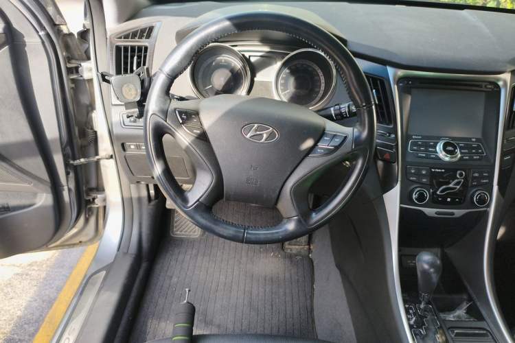 Used Hyundai Sonata 2013 2.0L Automatic Prestige Edition Steering Wheel