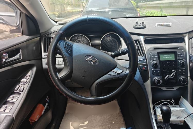 Used Hyundai Sonata 2013 2.0L Automatic Luxury Edition Steering Wheel